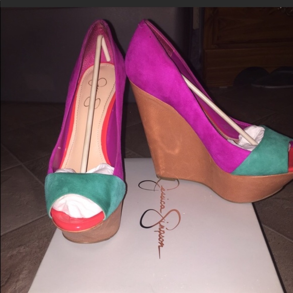 Color blocked wedges